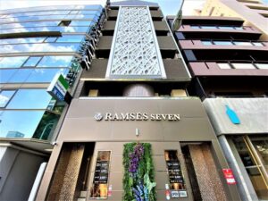 池袋東口のRAMSES SEVEN（ラムセスセブン）の外観。池袋メンズエステGirlsSpaのホテル案内画像です。