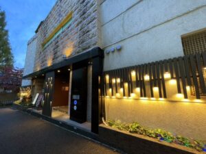 池袋北口のHOTEL The Atta（ジ・アッタ）の外観。池袋メンズエステGirlsSpaのホテル案内画像です。