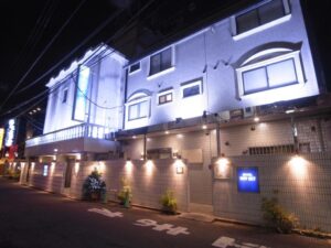 池袋北口のホテル スカイロードの外観。池袋メンズエステGirlsSpaのホテル案内画像です。
