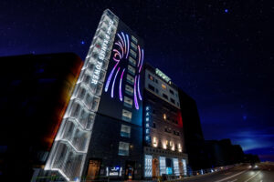 池袋北口のRAMSES TOWER（ラムセスタワー）の外観。池袋メンズエステGirlsSpaのホテル案内画像です。
